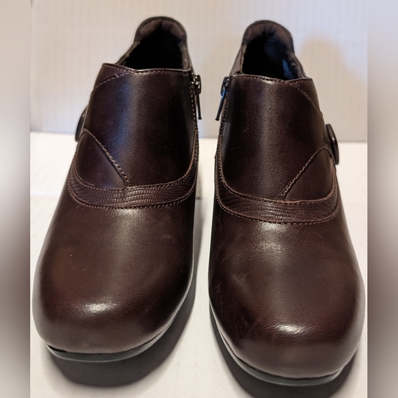 Clarks Bendables Bootie Womens 5.5M Brown Leather Side Button 3" Heel Shootie - Picture 4 of 7